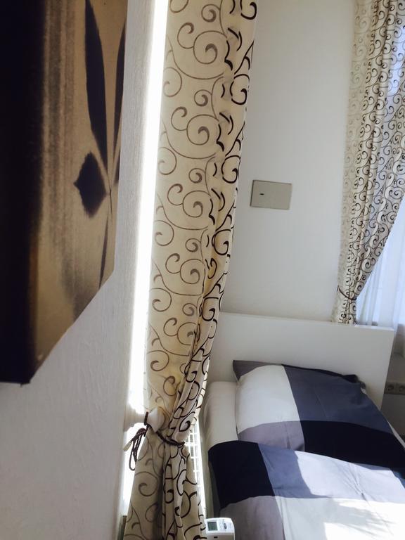 Rael-Boardinghouse Hotell Bielefeld Rum bild